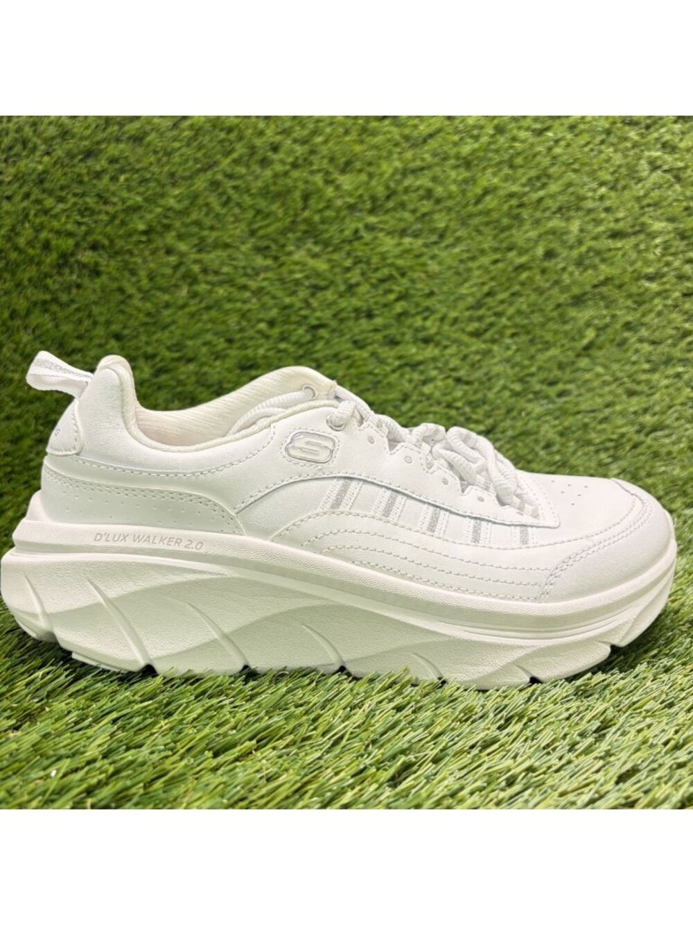 Skechers D'Lux Walker 2.0 Womens Size 7.5 White Athletic Leather Shoes Sneakers
